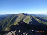 北岳山頂から北岳山荘、中白根山、間ノ岳眺望